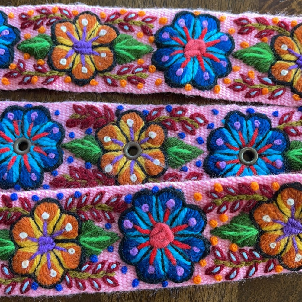 Hand embroidered belt - Picture 3 of 3